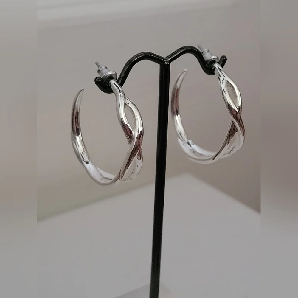 Stella & Dot  Odette Hoop Earrings - Picture 6 of 8